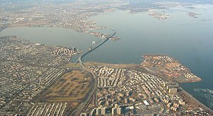 300px-Throgs_Neck_Bridge_aerial_2003