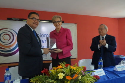 2 Emb Powers Reconocimiento