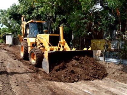Avanzan proyectos de adoquindao de calles en Granada